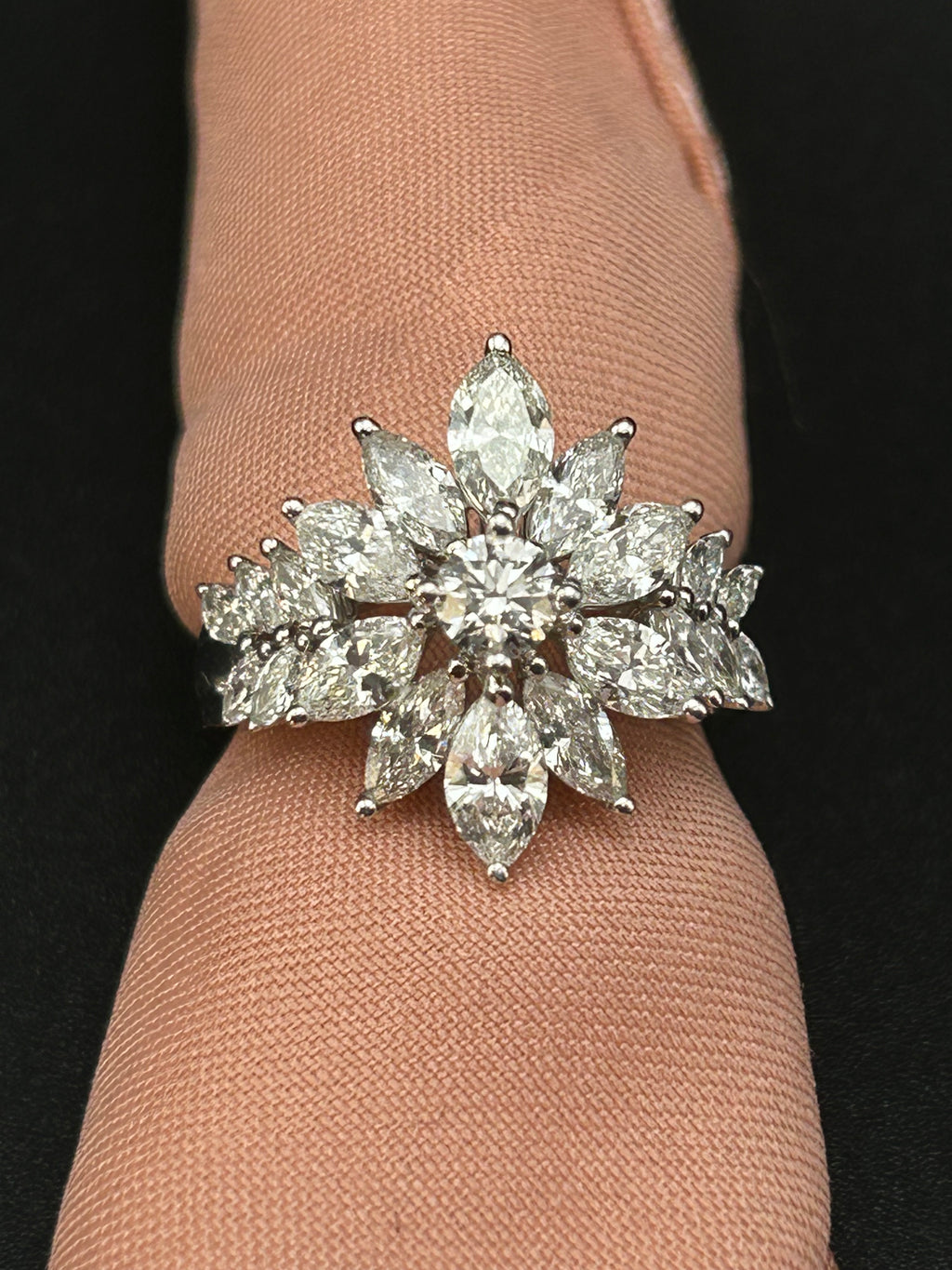 Anello La Regina Diamanti Naturali in oro bianco 18k