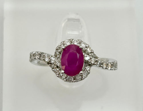 Anello Rubino Burma Mong Hsu e diamanti naturali.