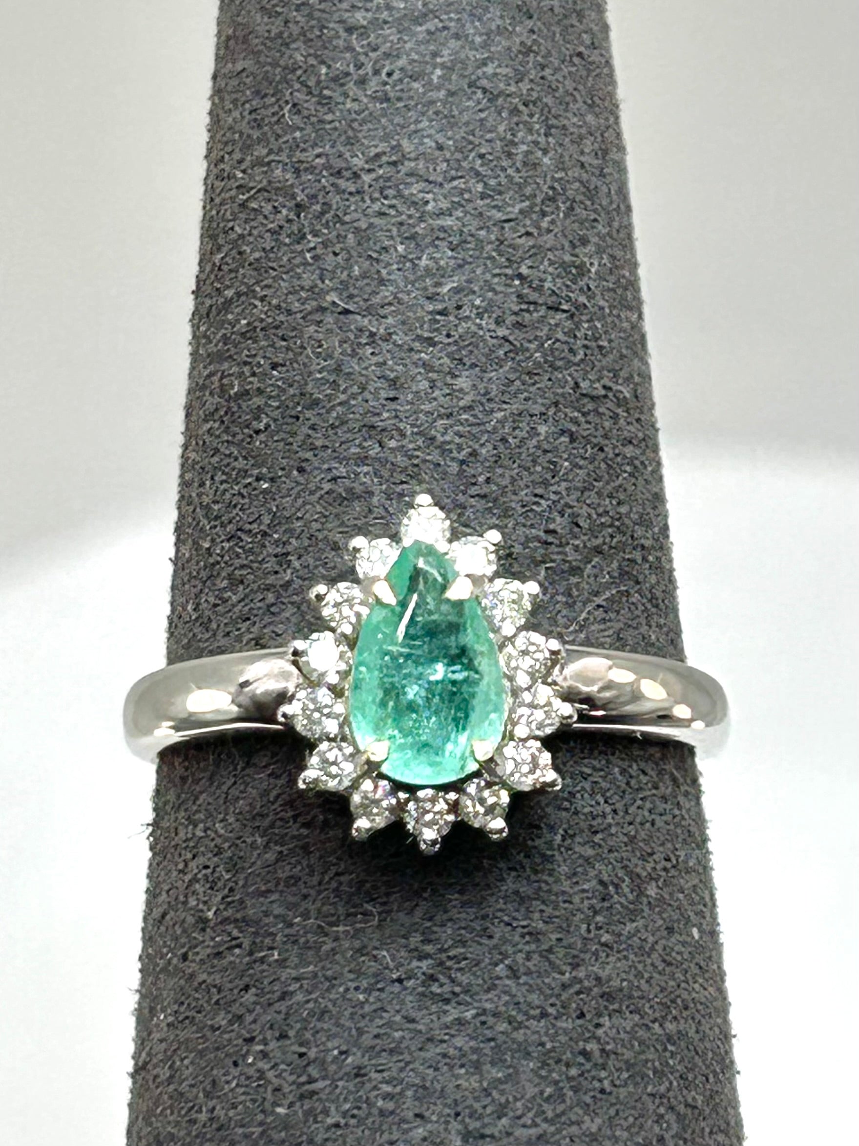 Anello Tourmaline Paraiba neon blue green, diamanti naturali, oro bianco 18k.