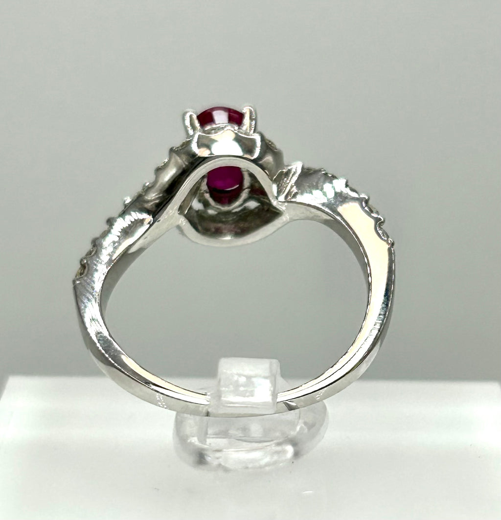 Anello Rubino Burma Mong Hsu e diamanti naturali.