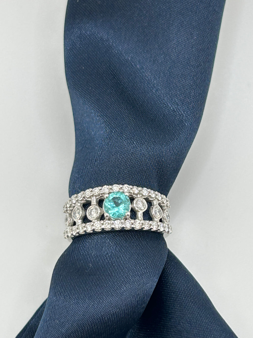 Anello Tourmaline Paraiba Natural neon blue, diamanti, Oro bianco 18k Certificati Italiani