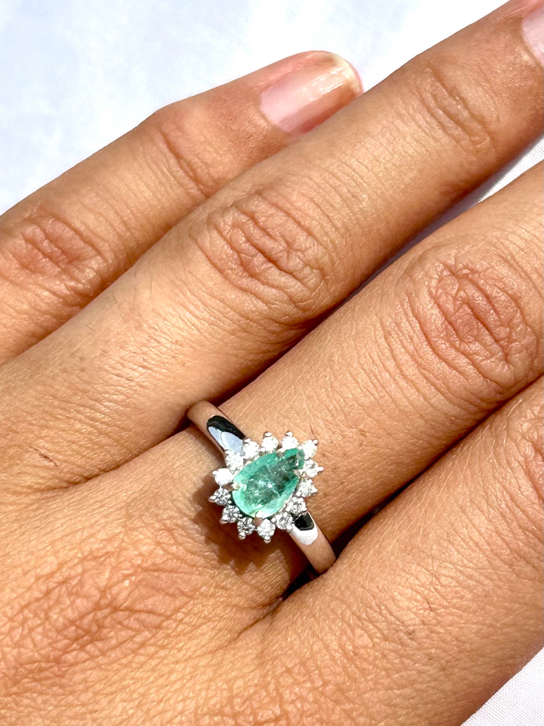Anello Tourmaline Paraiba neon blue green, diamanti naturali, oro bianco 18k.