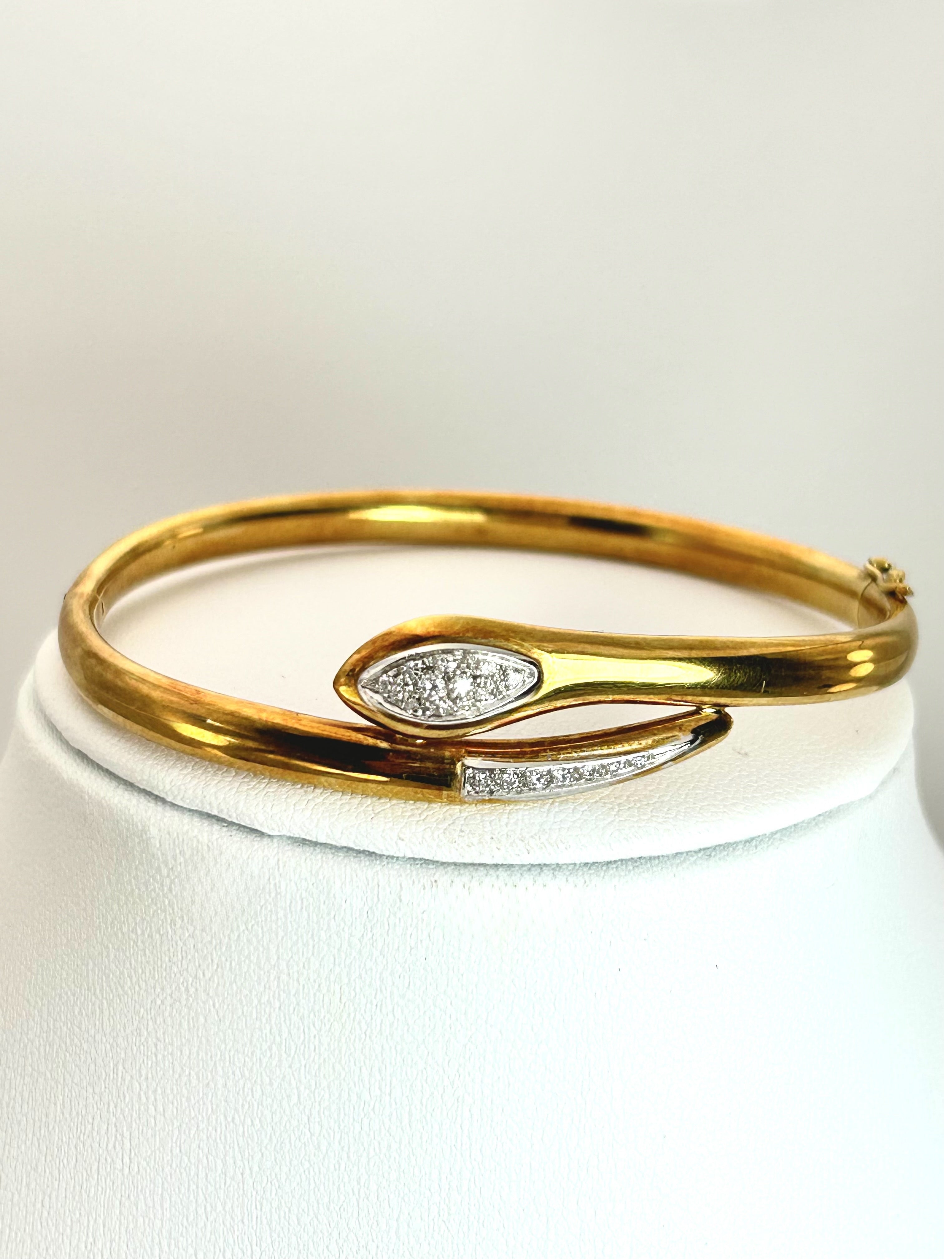 Parure Collana, bracciale ed anello Inspired Serpente oro giallo 18k e diamanti naturali Art Deco.