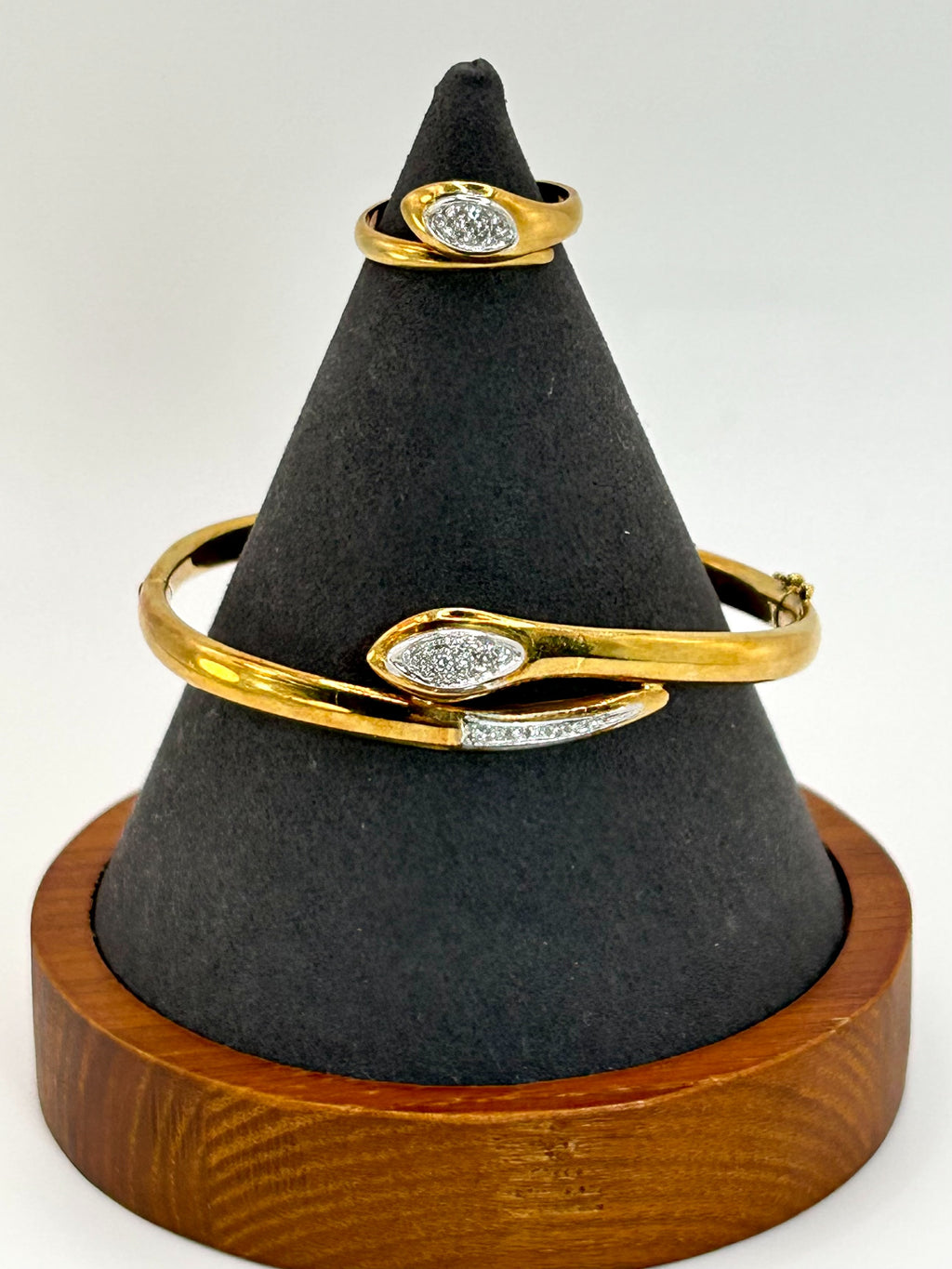Parure Collana, bracciale ed anello Inspired Serpente oro giallo 18k e diamanti naturali Art Deco.