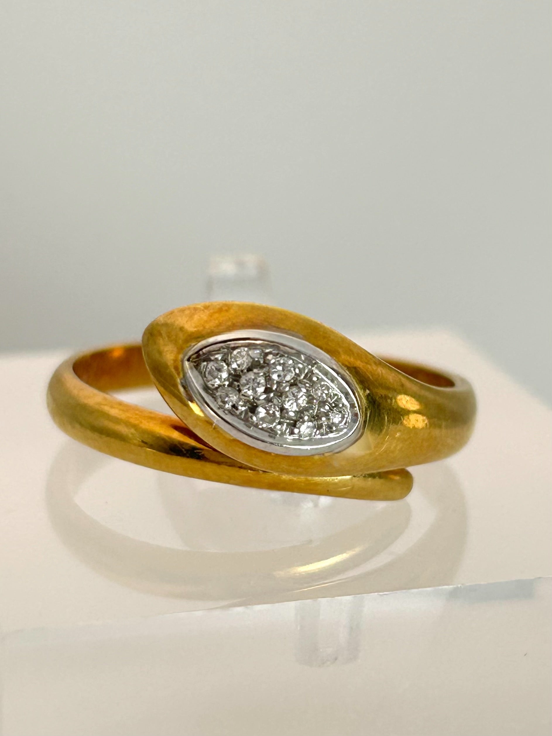 Parure Collana, bracciale ed anello Inspired Serpente oro giallo 18k e diamanti naturali Art Deco.