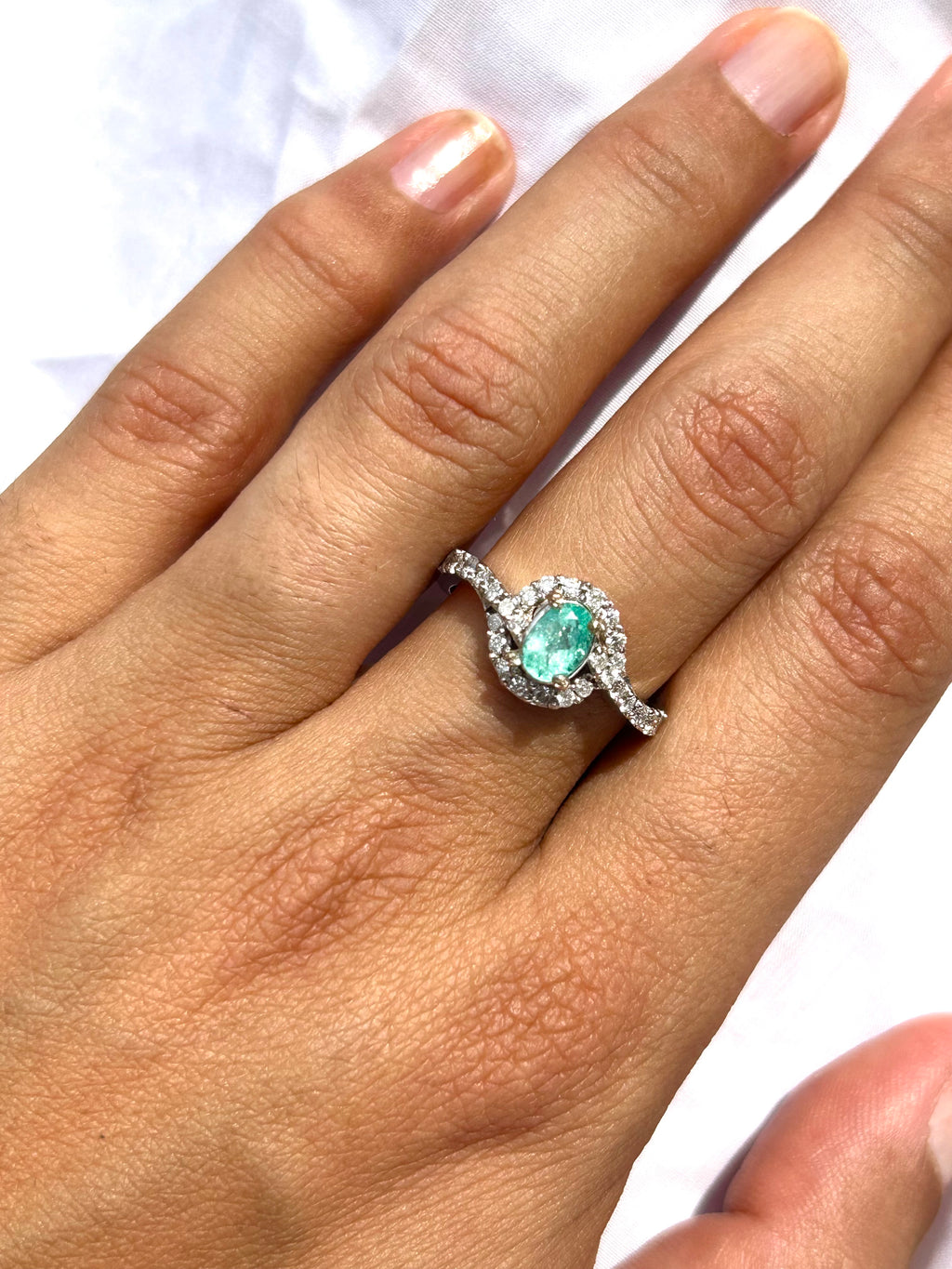 Anello Tourmaline Paraiba neon blue, diamanti naturali oro bianco 18k Certificati Italiani