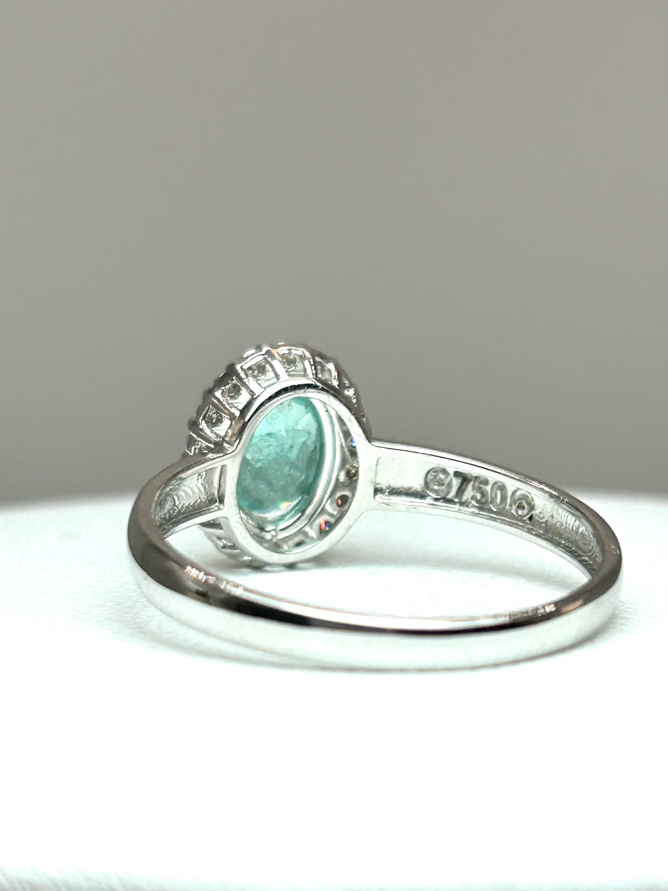 Anello Tourmaline Paraiba Neon blue Natural e diamanti Oro bianco 18k