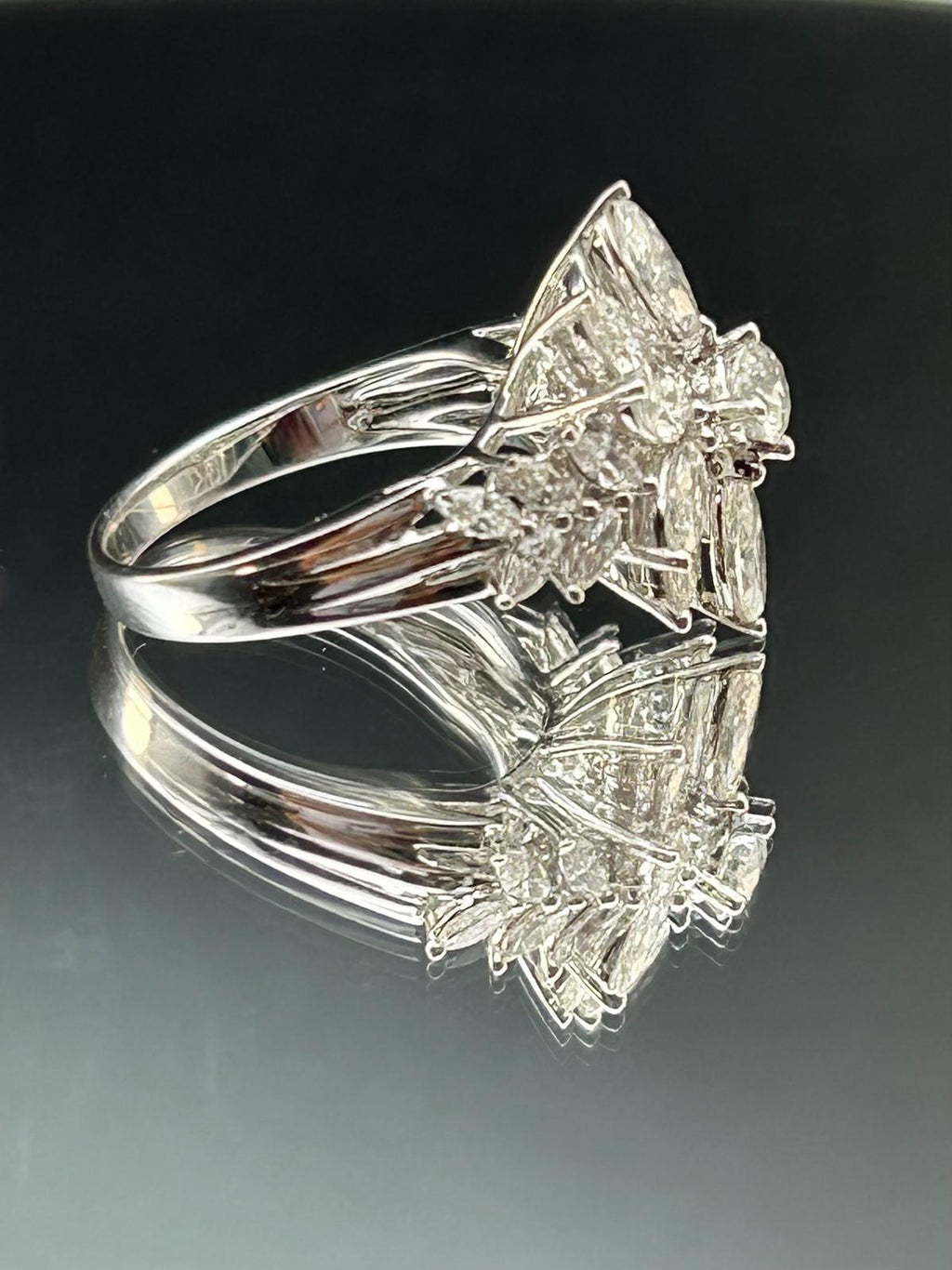 Anello La Regina Diamanti Naturali in oro bianco 18k