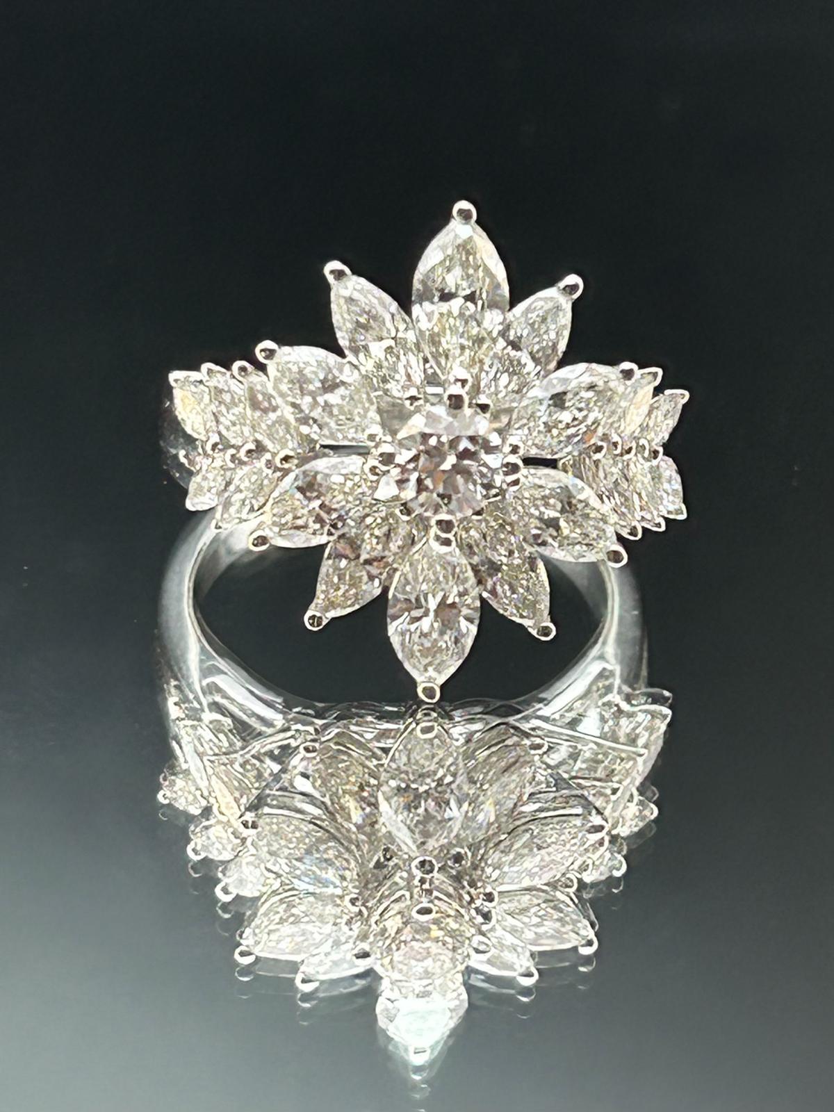 Anello La Regina Diamanti Naturali in oro bianco 18k
