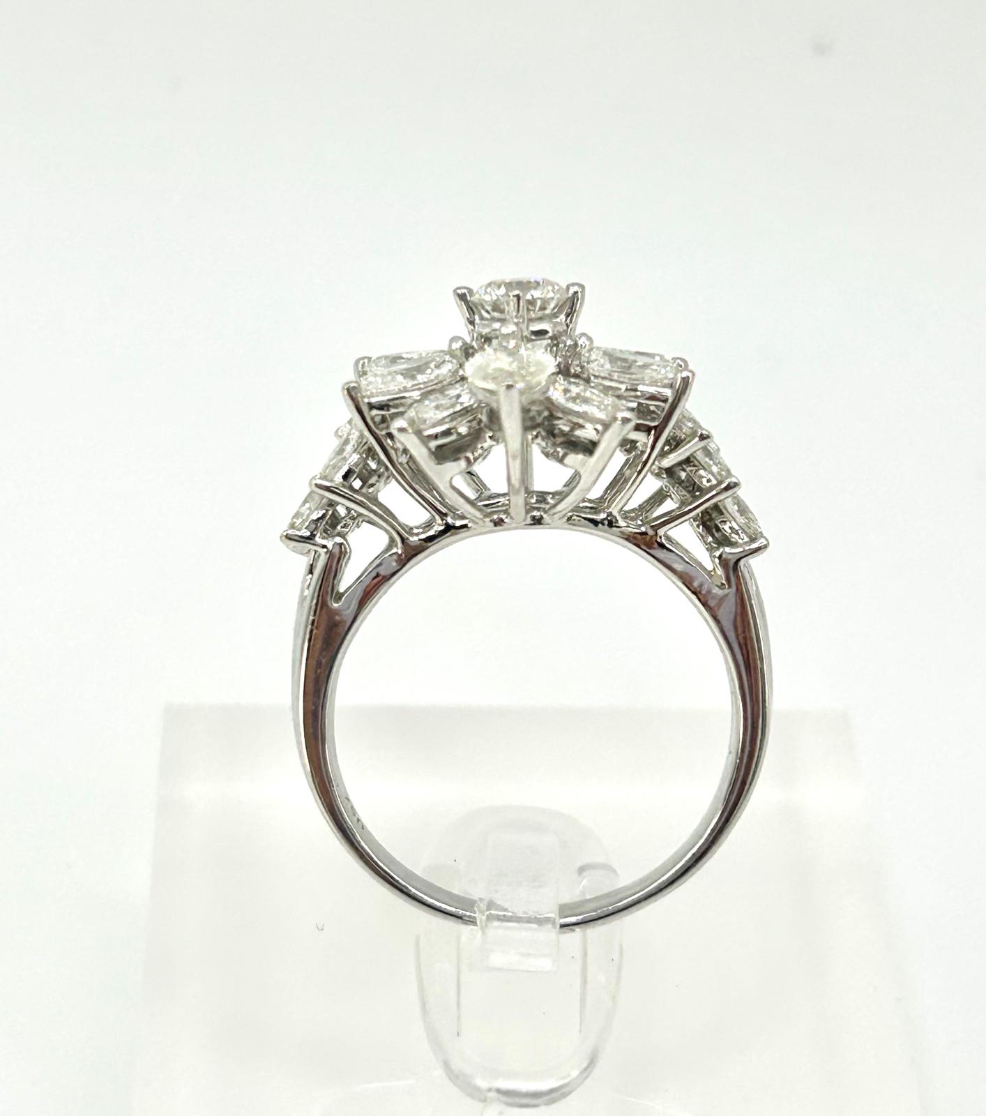 Anello La Regina Diamanti Naturali in oro bianco 18k
