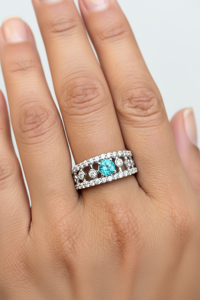 Anello Paraiba - mano modella levigata