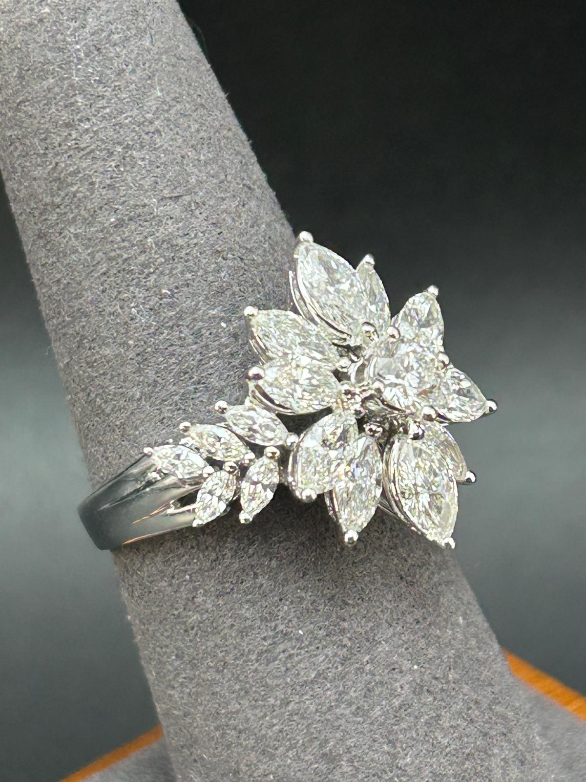 Anello La Regina Diamanti Naturali in oro bianco 18k