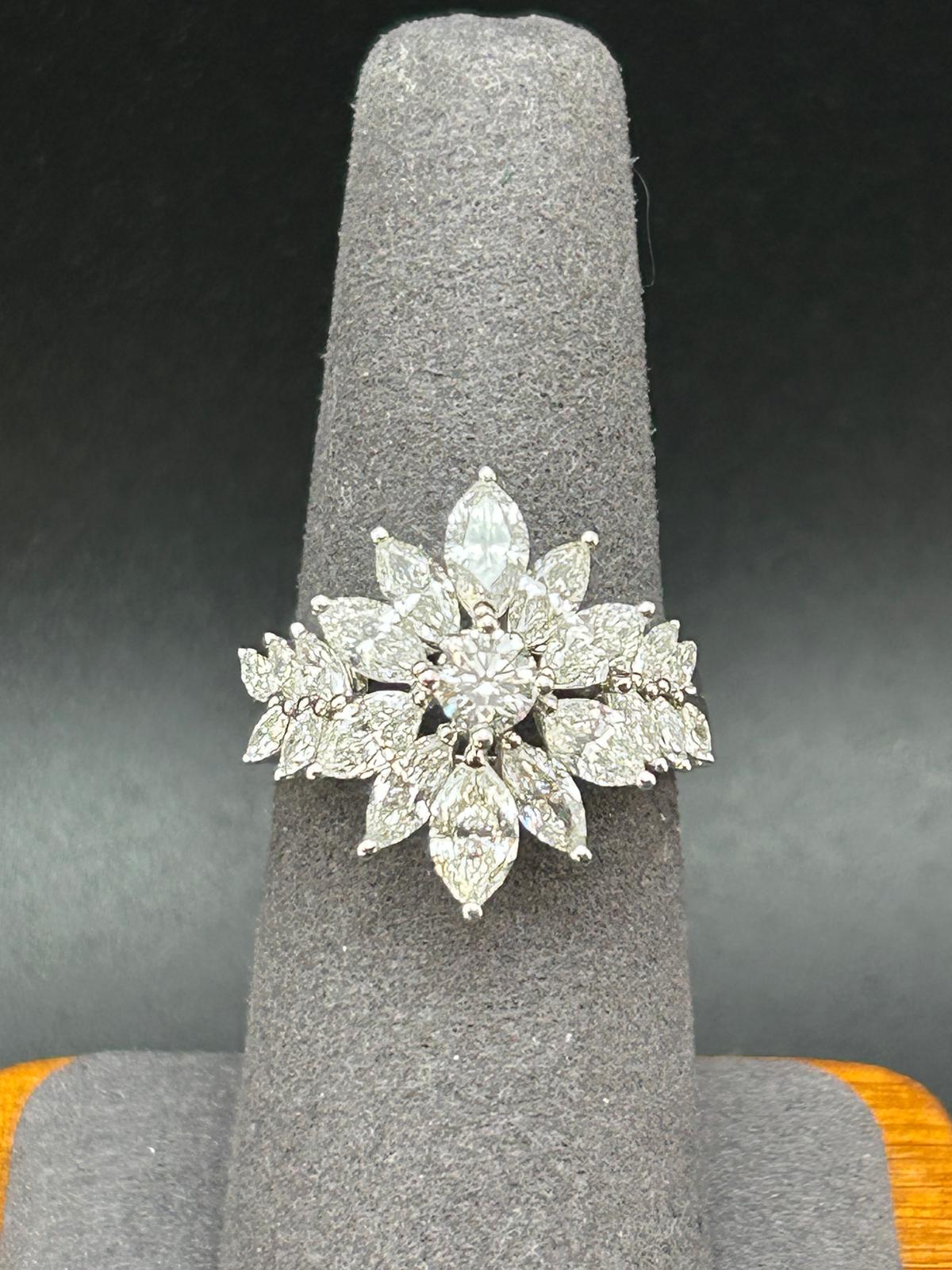 Anello La Regina Diamanti Naturali in oro bianco 18k