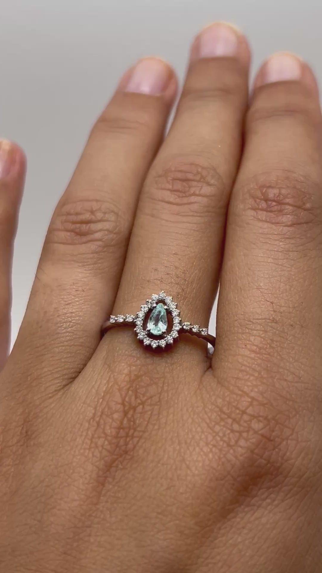 Anello Tourmaline Paraiba blue, oro bianco 18k e diamanti naturali certificati italiani