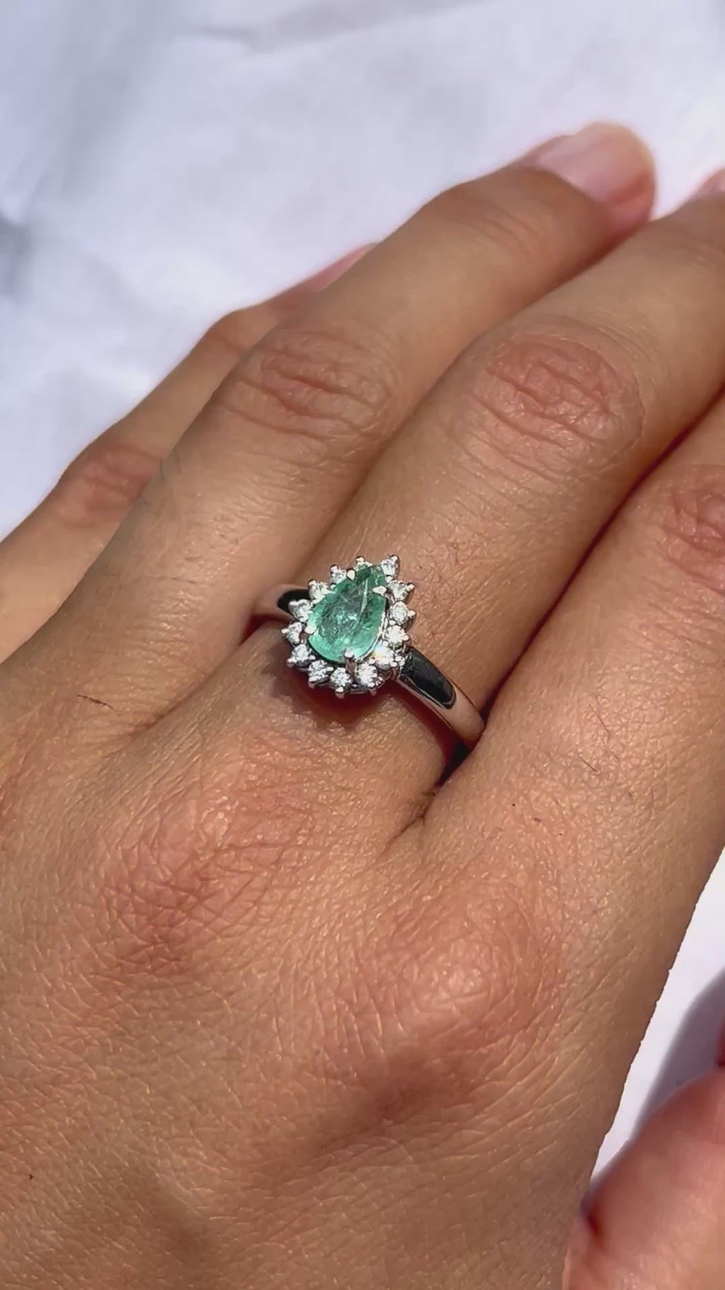 Anello Tourmaline Paraiba neon blue green, diamanti naturali, oro bianco 18k.
