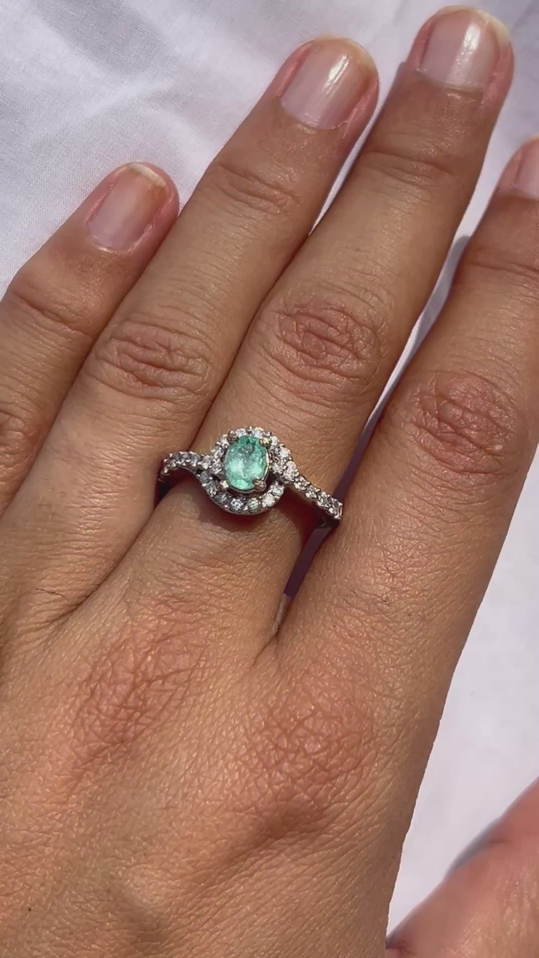 Anello Tourmaline Paraiba neon blue, diamanti naturali oro bianco 18k Certificati Italiani