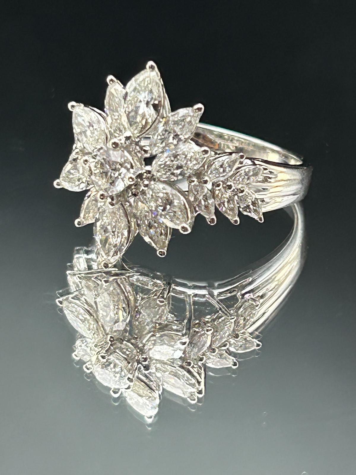 Anello La Regina Diamanti Naturali in oro bianco 18k