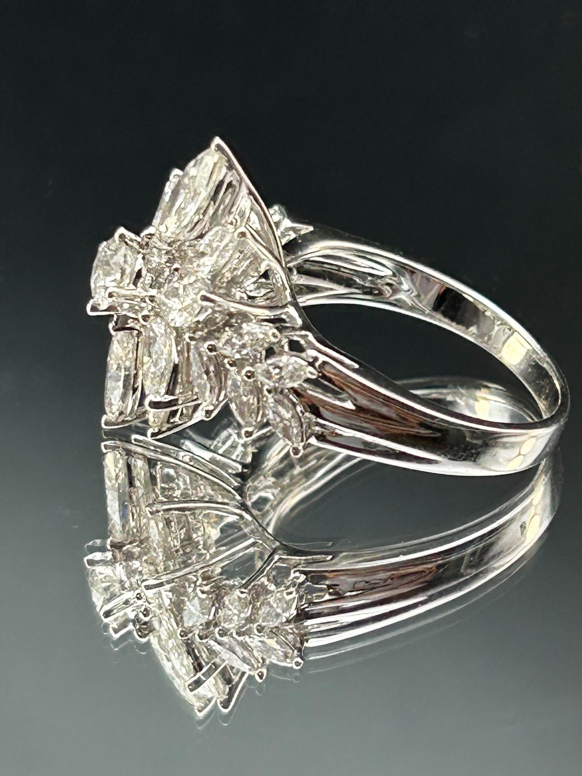 Anello La Regina Diamanti Naturali in oro bianco 18k
