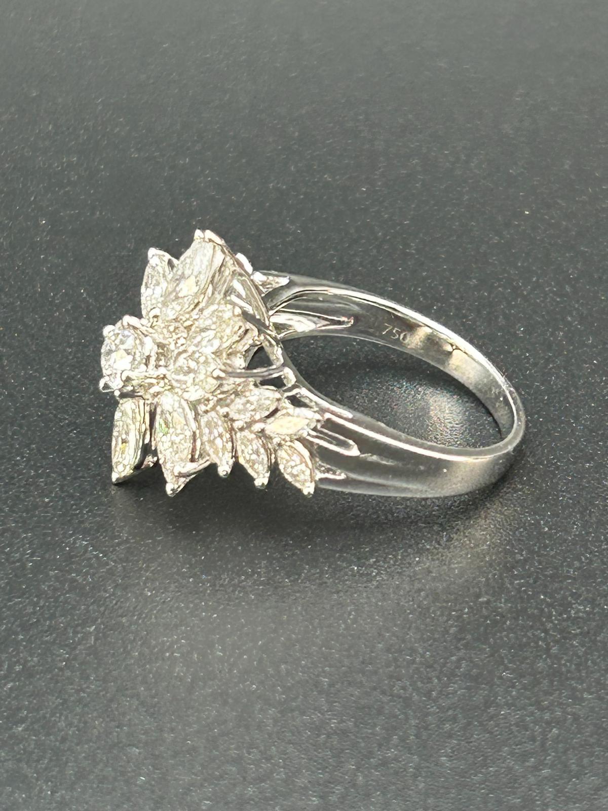 Anello La Regina Diamanti Naturali in oro bianco 18k