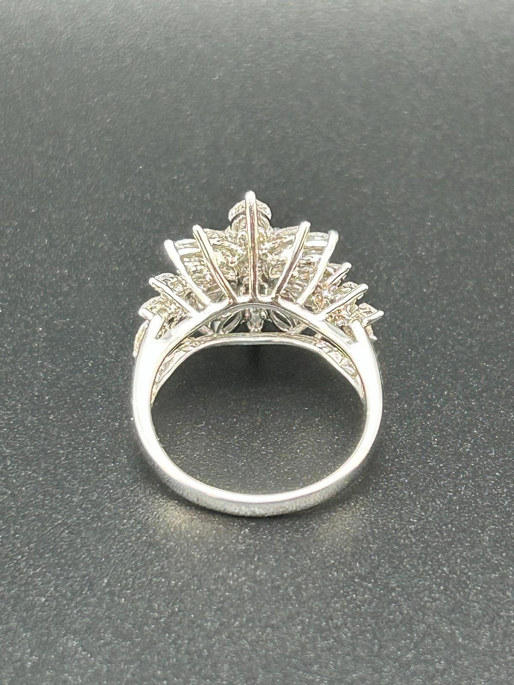 Anello La Regina Diamanti Naturali in oro bianco 18k