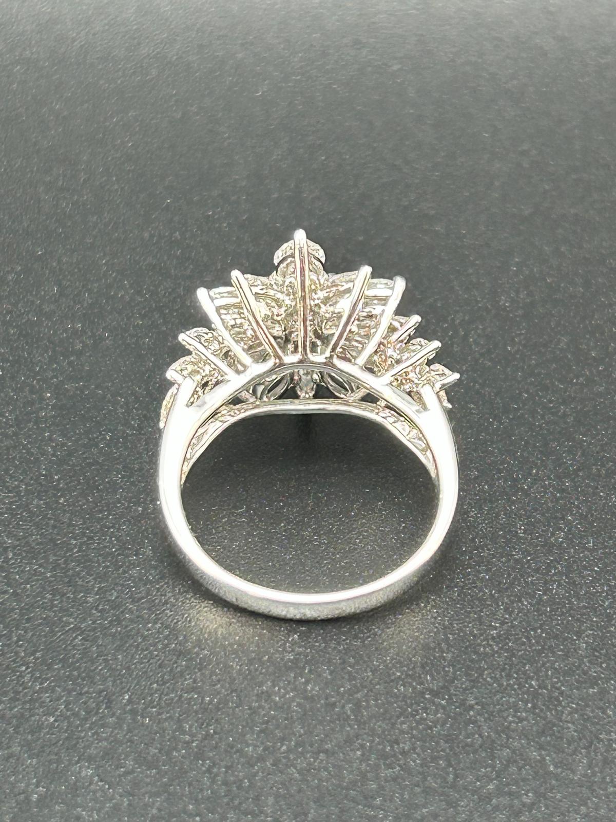 Anello La Regina Diamanti Naturali in oro bianco 18k